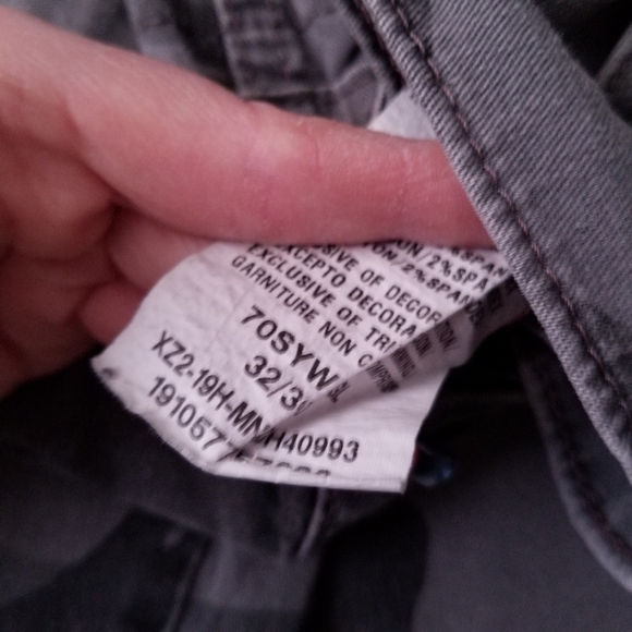 Lightly Used Men's Wrangler Grey Camo Tapered Cargo Pants - Picture 4 of 15